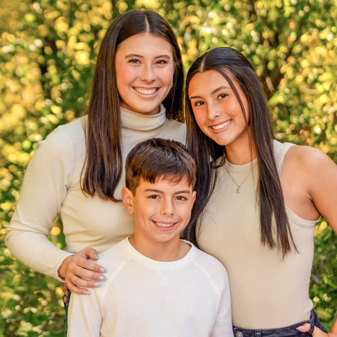 Outdoor Gallery Siblings 1080x1080
